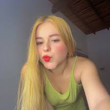 Yelizzz night red light glow skin