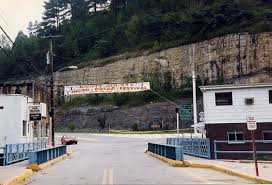 1996 Old Blue Bridge In Hindman Ky Photo By Betty Schimpf Appalachia Appalachian People My Old Kentucky Home