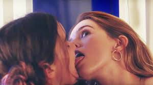 Gama de comedii de televiziune este extrem de largă, dar unele au mai mult succes decât altele și tocmai de aceea există 8. Comediile Care Vor Face Din 2018 Un An Mai Vesel