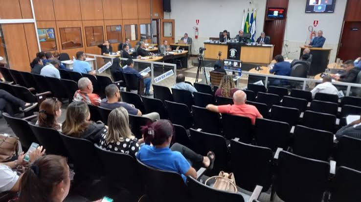 Projeto que institui Dia do Orgulho LGBTQIAPN+ no calend&aacute;rio de C&aacute;ceres (MT) n&atilde;o &eacute; aprovado na C&acirc;mara | G1