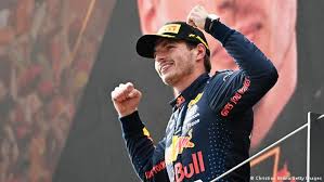 Max verstappen was a child prodigy who was roped in by red bull f1 at a very young age. Formel 1 Max Verstappen Mit Drittem Sieg In Serie Sport Dw 04 07 2021