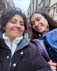 Estuvo bien bélico este año pero aquí una recopilación de puros momentos  lindos 💜 Danza, amiguitas, matecitos, la ratita, la @krem_j, viajecitos,  más danza y BTS ✨️