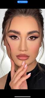 Calling all photographers ; Does anyone know of photographers that does  apprenticeships for photography? Someone that will teach me, guide me the  way I need to go to build my business. I