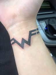 They seem to be very simple, but means a lot to the wearer and always are near and dear. Is That A Wonderwoman Tattoo Weezer