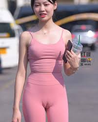 The visual effect created when a woman's trousers cling too tightly to the crotch ,. Pin On Camel Toe