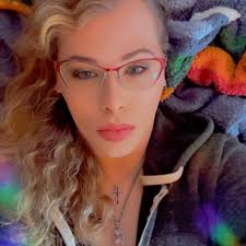 What is the maximum number of Sims per household?