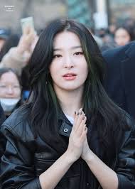 Click 720p for better quality!red velvet's seulgi having a little crush on got7's jinyoung? Doesn T Seulgi Look Like Park So Dam From Parasite Kpopsource International Kpop Forum Community