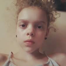 I look so bad in this video😭 but i am not copying anyone and i am just  taking pictures of me and my family.