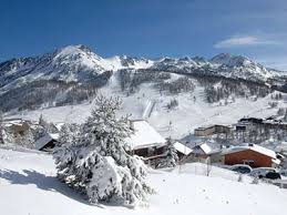Réservation en ligne de cours de ski, cours collectifs, cours de snowboard, raquette, session freeride, freestyle. Centrale Reservation Montgenevre Hautes Alpes Holiday Rental