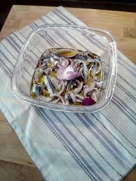 Rendiamo omaggio alla tradizione culinaria della toscana, un territorio unico, ricco di tradizioni antiche che restituisce sapori intensi e grandi vini. Acciughe Alla Povera Francesca Mrs Pepper