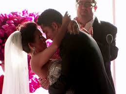 Malam itu, pasangan pengantin ini sudha berada di kamar. Prime Video Say Yes To The Dress Season 8