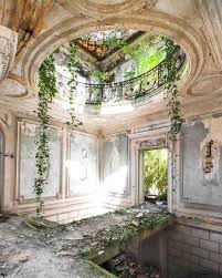 Pin By L Garcia On Urbex Love Fr Abandoned Places Abandoned Mansions Abandoned Houses