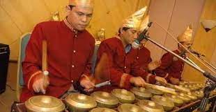 Tapi kita tidak bisa memainkan alat musik yang seharusnya dipukul menggunakan alat tapi kita pukul menggunakan tangan, begitu juga sebaliknya. 40 Alat Musik Tradisional Yang Dipukul Beserta Gambarnya Budaya Nusantara