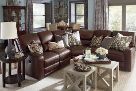 Modern kota yang ramai malam hari karpet besar untuk rumah. Inspirasi Bantal Sofa Cantik Di Ruang Tamu Anda Halaman All Kompas Com
