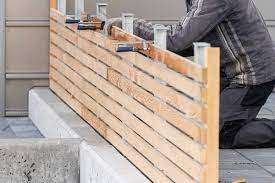 Holzzaun selber bauen gunstig und solide soll er sein selber bauen garten sichtschutz garten selber bauen holzzaun. Sichtschutz Selber Bauen 25 Garten Ideen Bau Anleitung