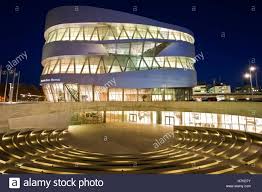 Mercedes Benz Museum Beleuchtet Bei Nacht Moderne Architektur Daimler Bad Cannstatt Stuttgart Baden Wurttemberg Stockfotografie Alamy