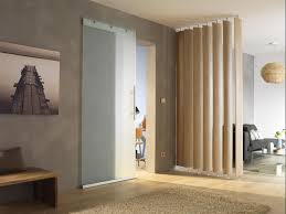 Envie De Creer Un Bel Espace De Vie Modulable Dans Votre Interieur Ces Lames Decoratives Orientables Ella En Bois Natur Cloison Cloison Amovible Room Divider