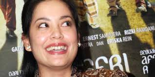 Kini, di usia yang sudah tak muda lagi, paras lulu tak berubah bahkan ia justru semakin cantik dan terlihat seperti anak muda. Makin Cantik Awet Muda Ini Potret Lulu Tobing Si Ratu Sinetron Era 1990 2000an Merdeka Com