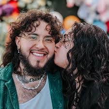 Kellie Hurst's Instagram, Twitter & Facebook