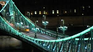 Szabadság a tanítvány szabad ember, mert átélt egy átvonulást, egy exodust. A Szabadsag Hid Az Ejszakaban Liberty Bridge Of Budapest Youtube
