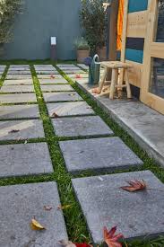 Des Allees Inspirees Pour Votre Jardin Leroy Merlin En 2020 Jardins Marches Jardin Amenagement Jardin