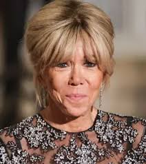 JO Paris 2024 : Brigitte Macron crée la surprise avec un look de véritable  supportrice de l'équipe de France