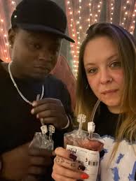 Filipina uses face mask to impress Pakistani boyfriend