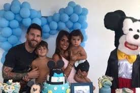 No fue un cumpleaños feliz para la mujer del mejor jugador del mundo. Verdad De La Foto Viral Del Mickey Mouse En Cumpleanos De Hijo De Messi