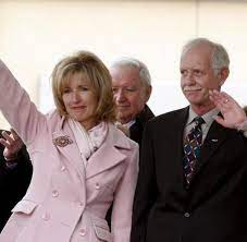 Sep 05, 2020 · sullenberger, a retired air force fighter pilot, wrote that he and his father volunteered for military service in wartime and that serving a cause greater than oneself is the highest calling. Sullenberger Spricht So War Die Notlandung Im Hudson River Welt