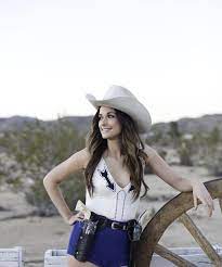 I feel like kacey musgraves (born august 21, 1988) is an american country artist from golden, texas. Pressroom Kacey Musgraves Set To Premiere Video For Follow Your Arrow Photos