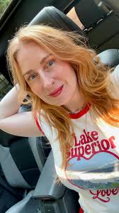 After 30 years of being in a gallery, my client Donna Moen Art (who also  happens to be my talented mom), wanted a new way to showcase and sell her  art pieces.