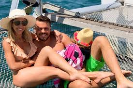 Laura figueiredo e mickael carreira exibiram pela primeira vez o rosto da filha, beatriz, aquando do lançamento da marca bela fi para mães e filhas. Laura Figueiredo E Mickael Carreira Cumprem Raro Desafio Em Sete Anos De Relacao