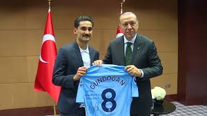 Gündogan og erdogan fotograferet i london i maj 2018. Afd Will Ozil Und Gundogan Aus Der Mannschaft Spieler Huldigen Erdogan Mehr Als Deutschem Heimatland