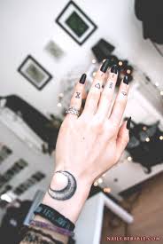 1001 Finger Tattoo Ideen Und Ihre Bedeutung Small Finger Tattoos Finger Tattoos Finger Tattoo Designs