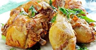 Ayam goreng is an indonesian and malaysian dish consisting of chicken deep fried in oil. Resepi Ayam Goreng Rangup Sedap Dengan Daun Kari Informasi Santai