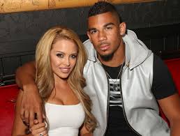 A message from my family and i pic.twitter.com/q8spxqkwh8. Evander Kane Gets Back His Model Girlfriend With A Billboard Photos Cbs Detroit