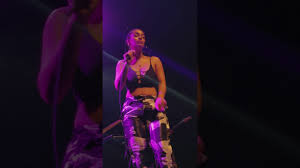 Jorja smith aurait eu une relation amoureuse avec le rappeur canadien drake. Drake Ft Jorja Smith Live Get It Together Black Coffee Youtube
