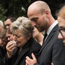 Ludwig dressler), georg uecker (dr. Ein Todesfall In Der Lindenstrasse Nie Mehr Hans Beimer Schauspieler Joachim Hermann Luger Stirbt Den Serientod Tv