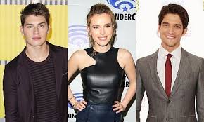 ¡bella thorne y tyler posey captados besándose y gregg sulkin. Whoa Is This Gregg Sulkin S Reaction To Bella Thorne S New Romance With Tyler Posey