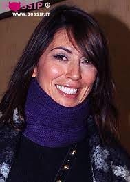 Il padre di lui è infatti tunisino.lui un 4,5 lei una 6,5,comunque preferisco la ex di lui, una ballerina del bagaglino una 8 vera.comunque status e money di lui contano. Sorridente La Moglie Di Brignano Bianca Foto E Gossip