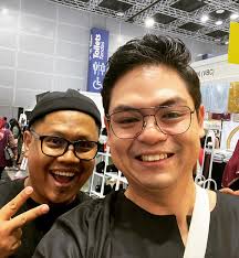 Jumpa artis pun tak excited macam terjumpa Tuan Basit @abdbasit_official .  Saya jarang approach untuk minta selfie, kecuali dengan Bossku @najib_razak  dan guru bisnes @byondsuccess .#l Lepas Raya, insyaAllah kita akan masuk