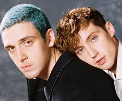 Troye Sivan Introduces The World To His New Bf But Is It Just A Showmance Queerty His manager found him at a young age through his personal youtube channel which as of august 2020, has more than 7.45 million. troye sivan introduces the world to his