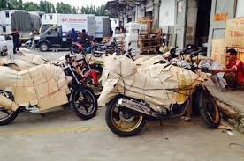 Saat itu setelah dia dan ketika kita melewati jalan yang sepi tersebut secepat kilat tangan kananku meraih kepalanya yang. Biaya Jasa Pengiriman Motor Pakai Kereta Dihitung Dari Jenis Motornya Makin Besar Kian Mahal Gridoto Com