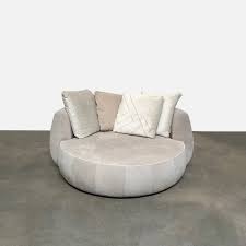 Fendi Moony Swivel Sofa Modern Home Design Interiordesign Styling Tips Inspiration Homedecor Modern Contemporary Fu Upscale Furniture Sofa Love Seat