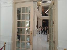 30ml gin 15ml cherry heering 7.5ml dom benedictine 7.5ml cointreau 120ml sarawak pineapple juice 15ml lime juice 10ml grenadine a dash of angostura bitters garnish with a slice of pineapple and cherry. Detailed Review Photos Raffles Hotel Singapore Fish Tips