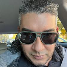 Why is my 2009 V6 Toyota Venza leaking oil and making a knock noise?