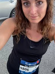 Butternut squash boats with Italian sausage, cranberry, spinach, sweet  onions and walnut 😍 Cut squash in half, season with olive oil, salt,  pepper and a little smoked paprika. I roasted my squash