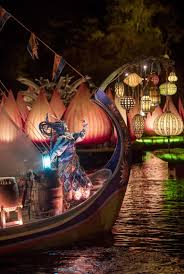 Rivers Of Light Officially Opens At Animal Kingdom February 17th See A Preview Of The Show An Animal Kingdom Disney Disney World Resorts Disney World Vacation