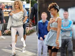 80er Jahre Mode Street Style Schulterfrei Denim Rihanna Sarah Jessica Parker 80er Jahre Mode 80er Jahre Kleidung 80er Mode