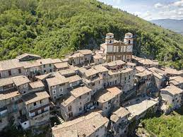 Benvenuti Ad Artena Un Piccolo Borgo A Poca Distanza Da Roma Gli Stretti Vicoli Percorribili Solo A Piedi Donano A Questo Gioiello Un Fascino Unico Andrat